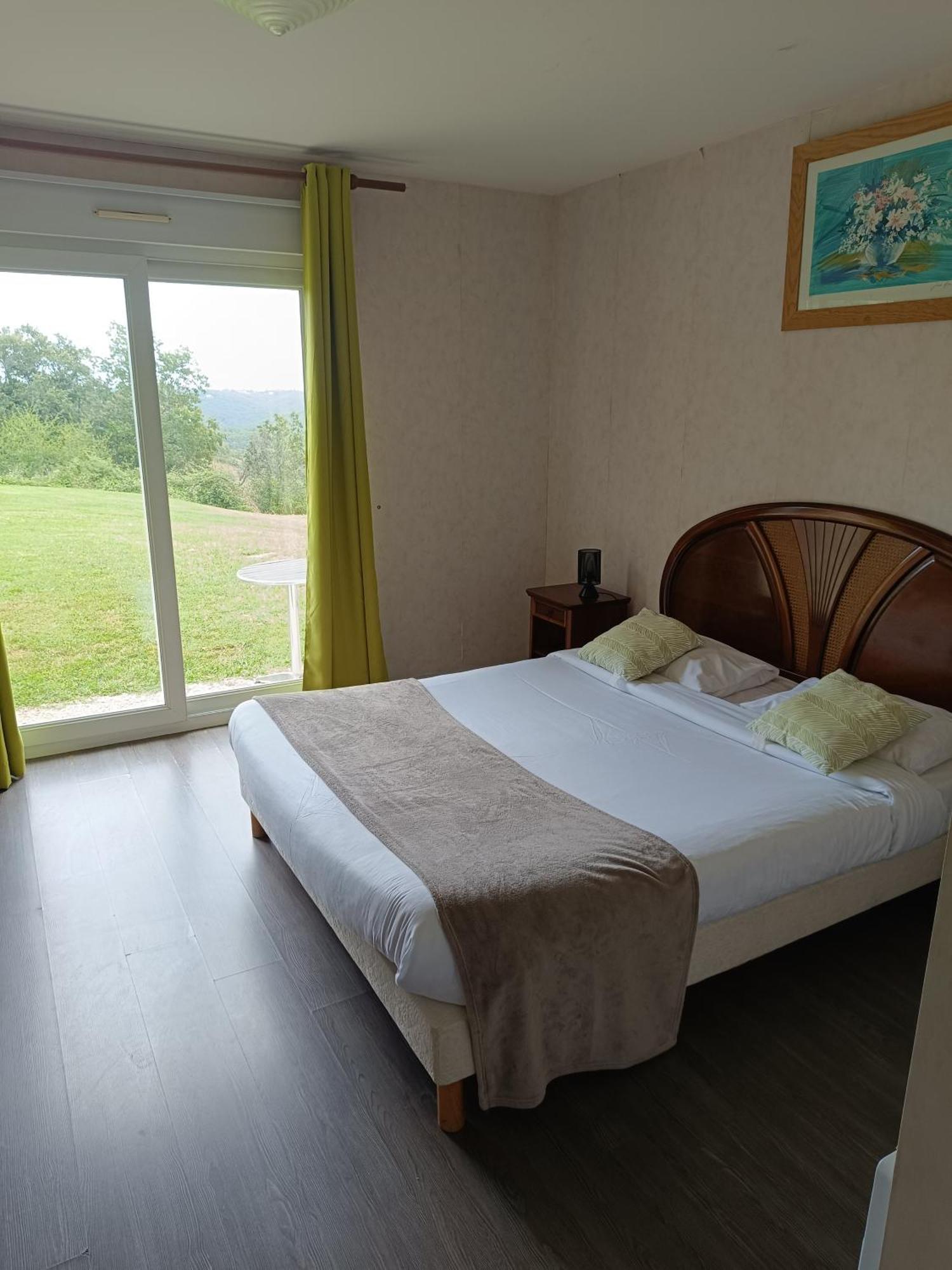 Logis Hotel La Bergerie Hotel 3 Etoiles Restaurant Savoureux Saint-Pierre-Lafeuille Kültér fotó